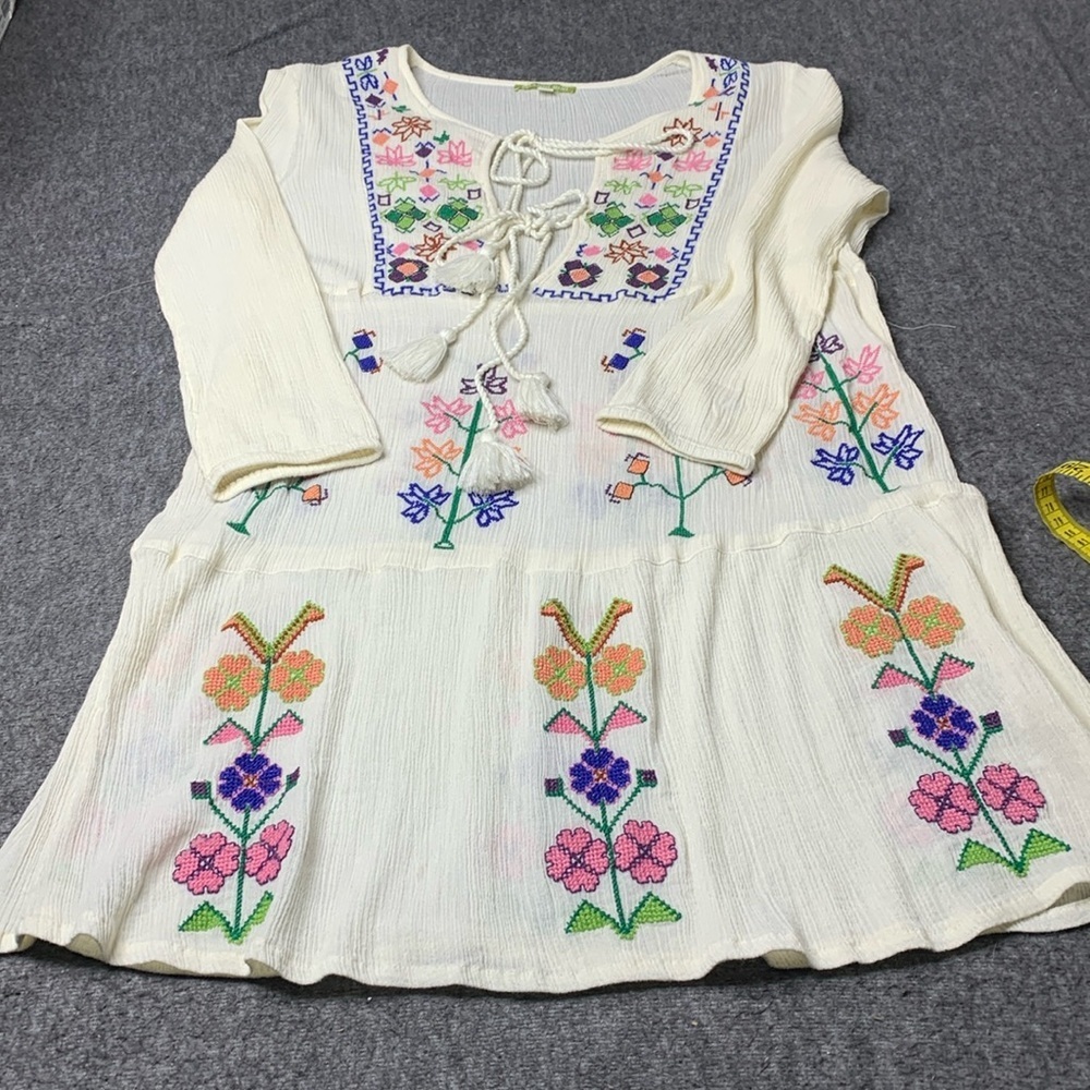 Gianni Bini Embroidered Tunic Size Small